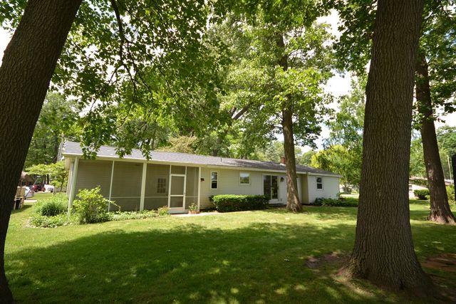 50829 Barber Street, Paw Paw, MI 49079