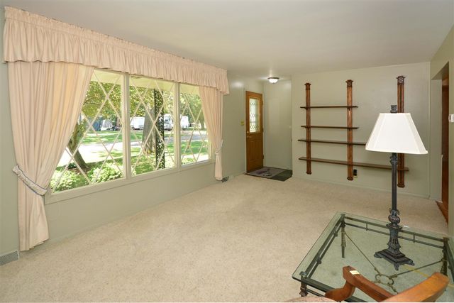 50829 Barber Street, Paw Paw, MI 49079