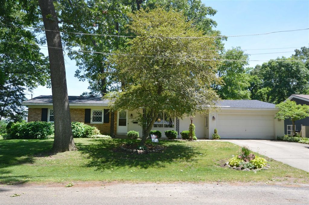 50829 Barber Street, Paw Paw, MI 49079