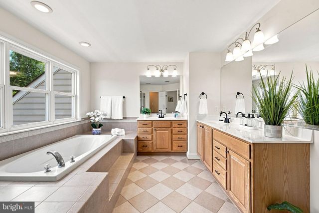 36951 WELLINGTON DR, Purcellville, VA 20132