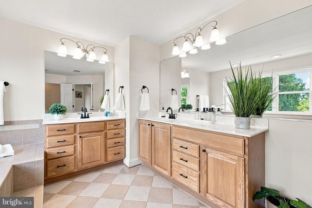 36951 WELLINGTON DR, Purcellville, VA 20132