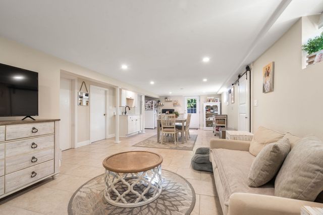 175 Rumney Rd, Revere, MA 02151