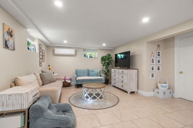175 Rumney Rd, Revere, MA 02151