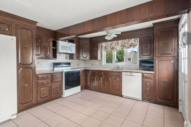 175 Rumney Rd, Revere, MA 02151