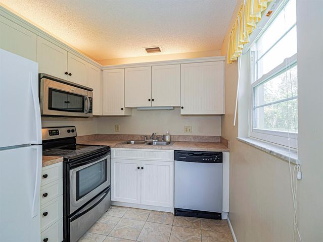 4 Vista Palm Lane 105, Vero Beach, FL 32962