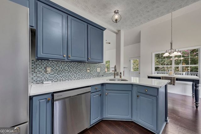 7211 Meadow Gate Way, Woodstock, GA 30189
