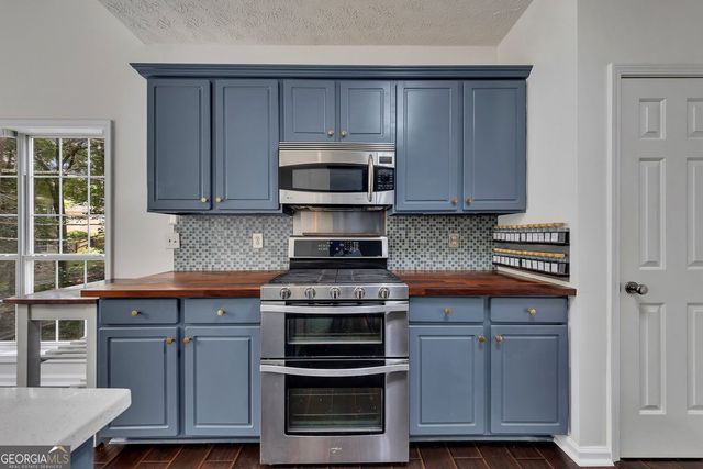 7211 Meadow Gate Way, Woodstock, GA 30189