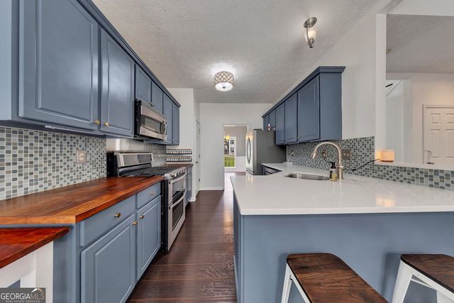 7211 Meadow Gate Way, Woodstock, GA 30189