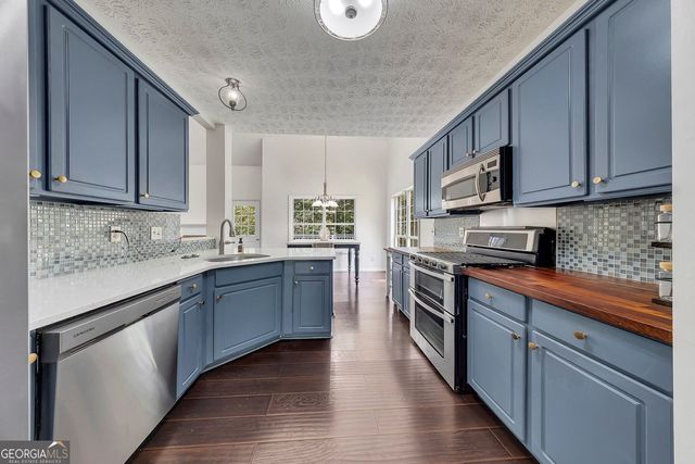 7211 Meadow Gate Way, Woodstock, GA 30189
