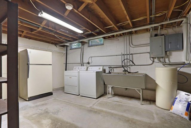 11920 45th AVENUE, Pleasant Prairie, WI 53158
