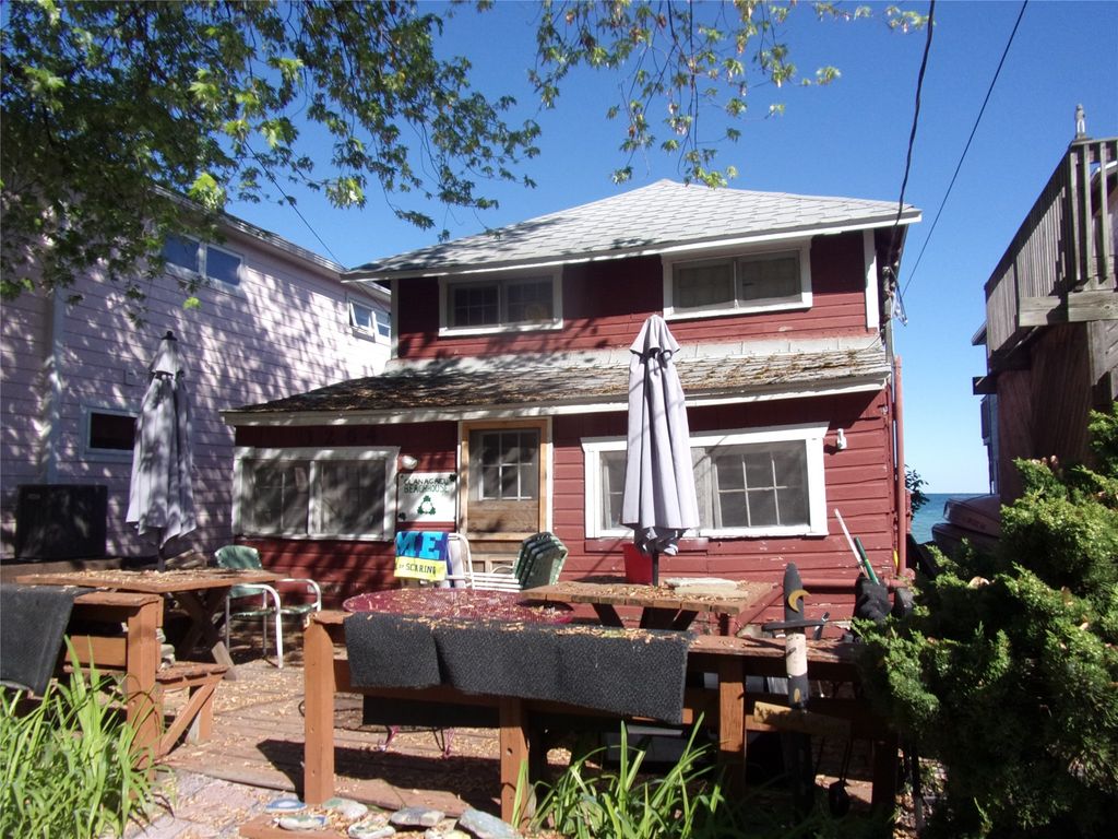 3264 LAKE FRONT Drive, Erie, PA 16505