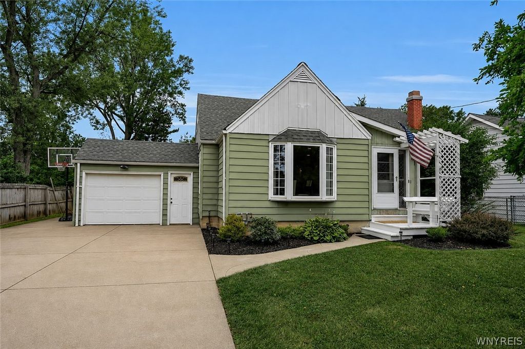 349 Lake Avenue, Lancaster, NY 14086