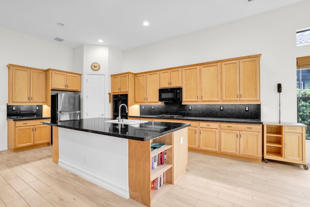 Image 12 of property listing at 9657 Kalmar Circle W, Parkland, FL 33076