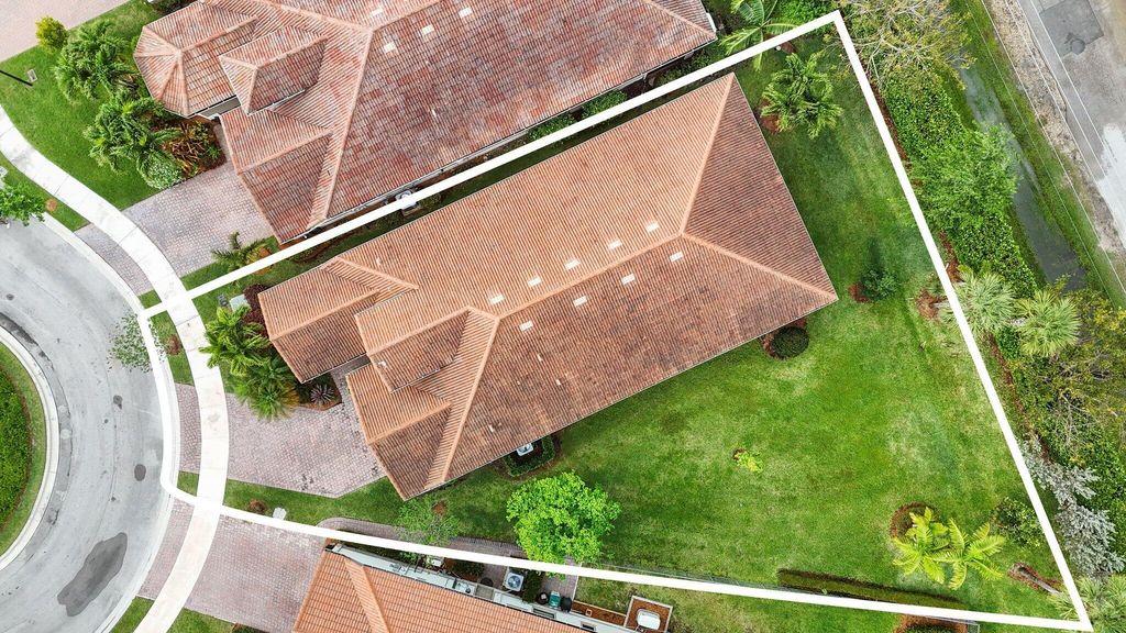 Image 2 of property listing at 9657 Kalmar Circle W, Parkland, FL 33076