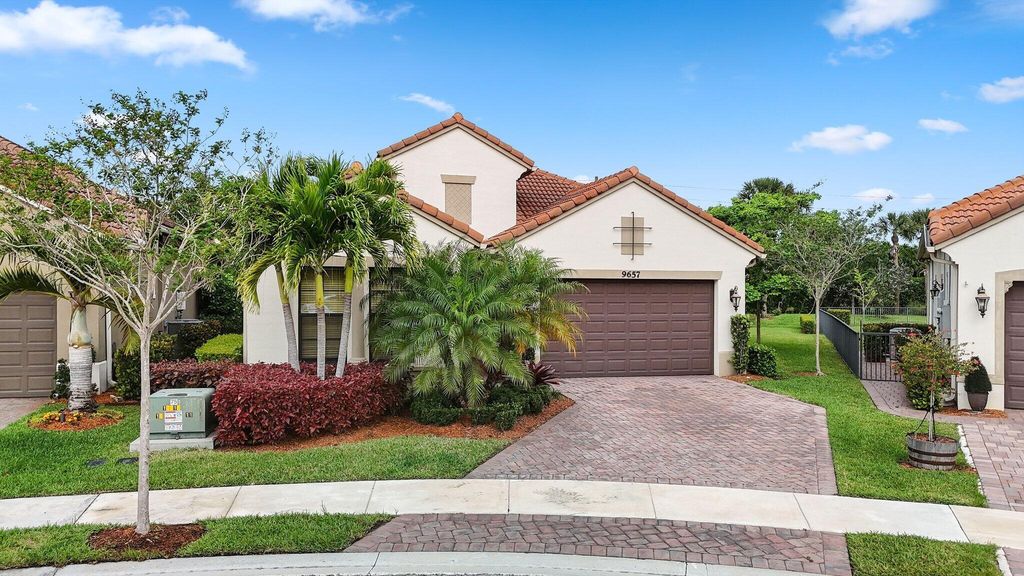 Image 3 of property listing at 9657 Kalmar Circle W, Parkland, FL 33076