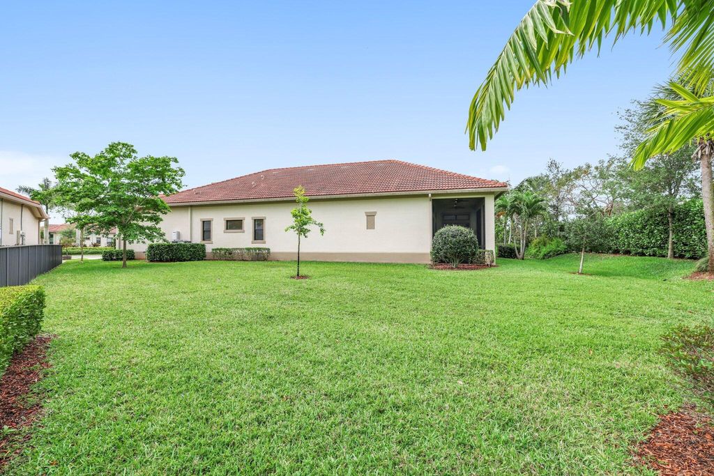 Image 4 of property listing at 9657 Kalmar Circle W, Parkland, FL 33076