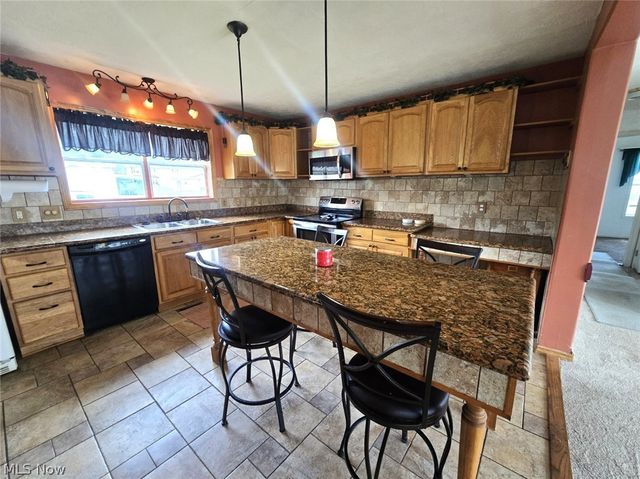 80 Hannah Place Road, Belpre, OH 45714