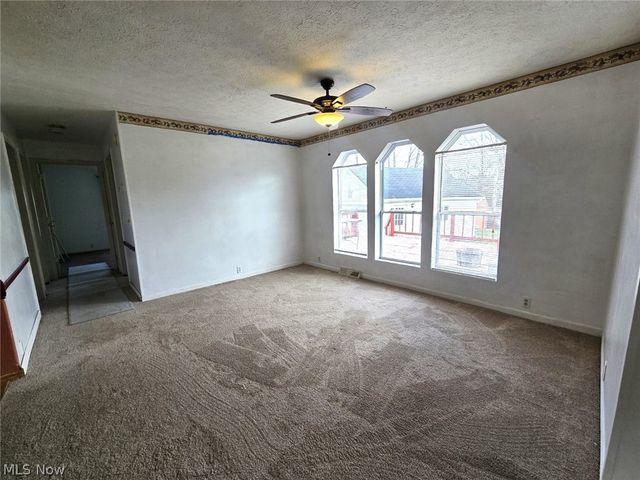 80 Hannah Place Road, Belpre, OH 45714