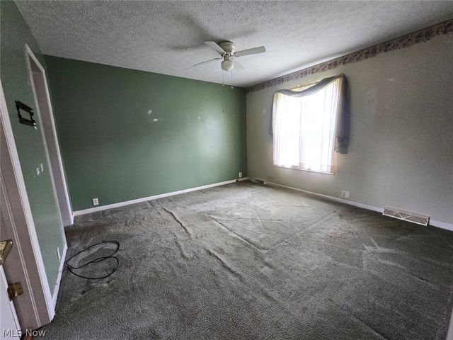 80 Hannah Place Road, Belpre, OH 45714
