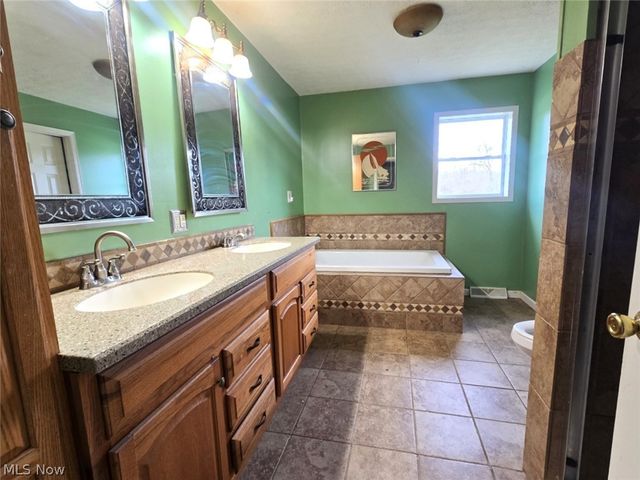 80 Hannah Place Road, Belpre, OH 45714