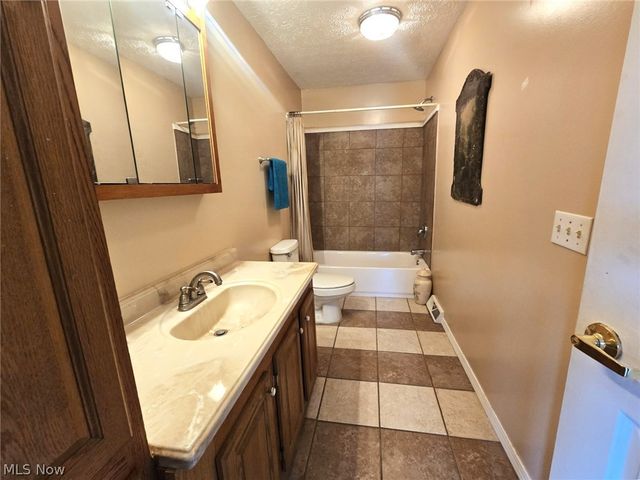 80 Hannah Place Road, Belpre, OH 45714