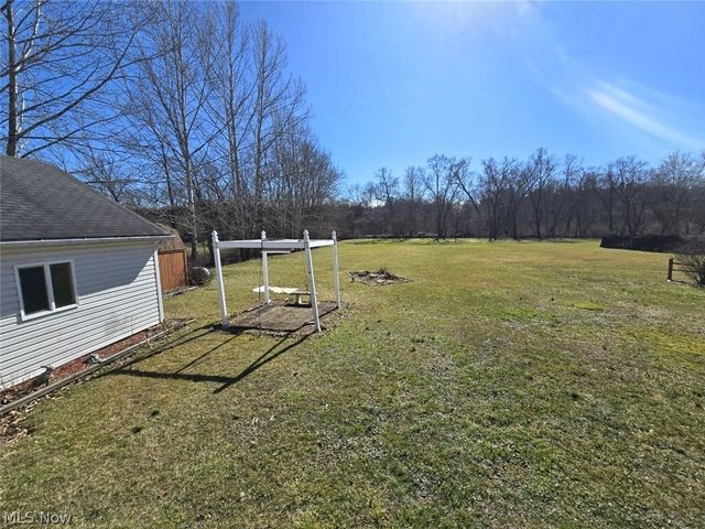 80 Hannah Place Road, Belpre, OH 45714
