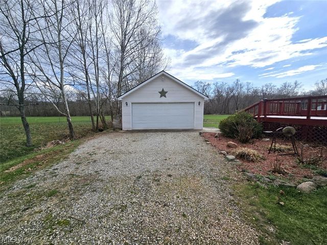 80 Hannah Place Road, Belpre, OH 45714