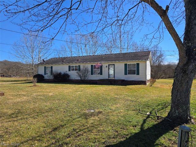 80 Hannah Place Road, Belpre, OH 45714