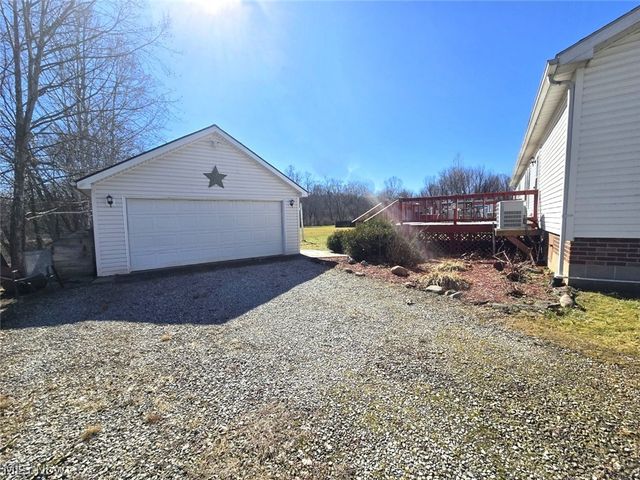 80 Hannah Place Road, Belpre, OH 45714