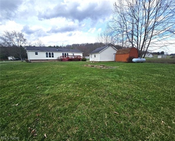 80 Hannah Place Road, Belpre, OH 45714