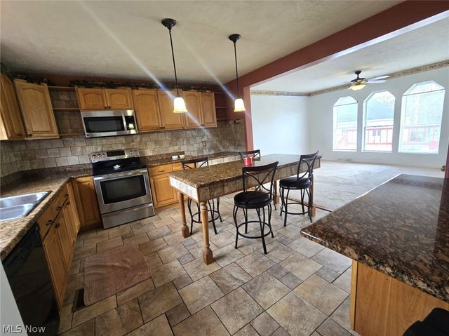 80 Hannah Place Road, Belpre, OH 45714