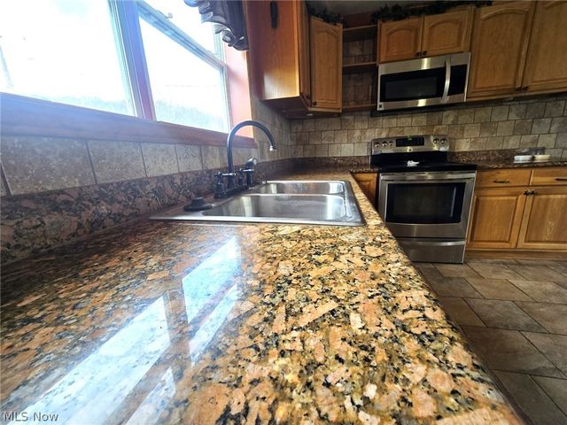 80 Hannah Place Road, Belpre, OH 45714