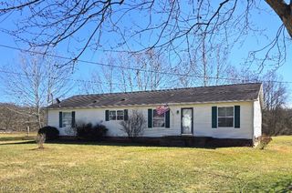80 Hannah Place Road, Belpre, OH 45714