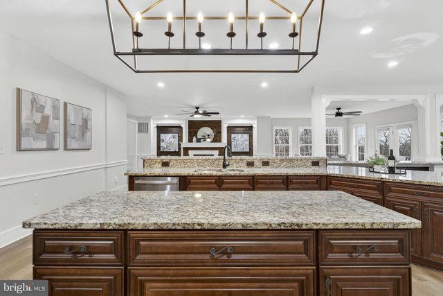 35080 MCKNIGHT CT, Round Hill, VA 20141