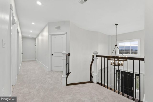 35080 MCKNIGHT CT, Round Hill, VA 20141