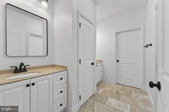 35080 MCKNIGHT CT, Round Hill, VA 20141