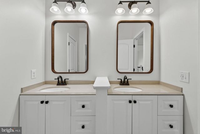 35080 MCKNIGHT CT, Round Hill, VA 20141