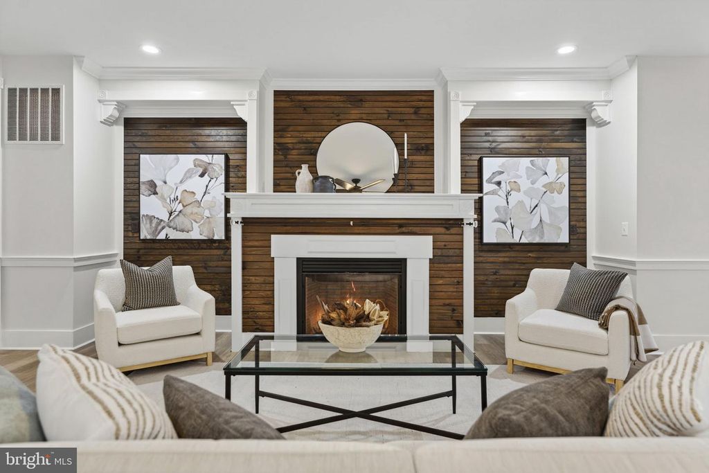 35080 MCKNIGHT CT, Round Hill, VA 20141