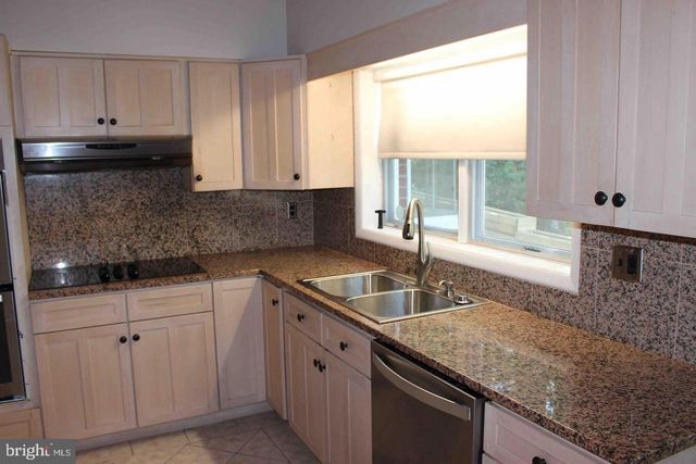 3720 WOODLAND CIR, Falls Church, VA 22041
