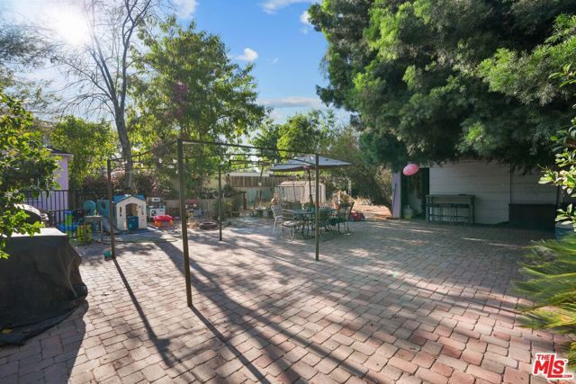 12201 Califa Street, Valley Village, CA 91607