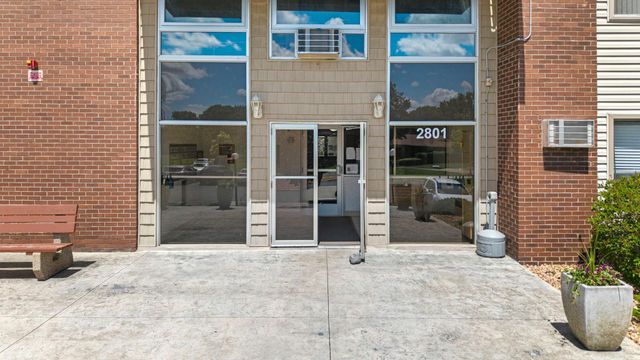 2801 Flag Avenue N 212, New Hope, MN 55427