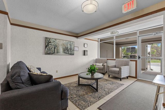 2801 Flag Avenue N 212, New Hope, MN 55427