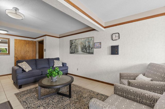 2801 Flag Avenue N 212, New Hope, MN 55427