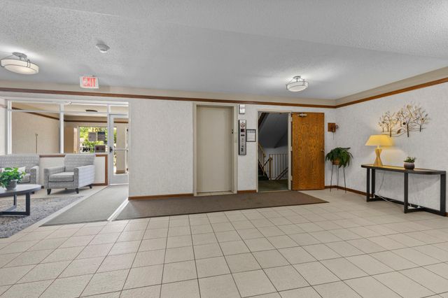 2801 Flag Avenue N 212, New Hope, MN 55427