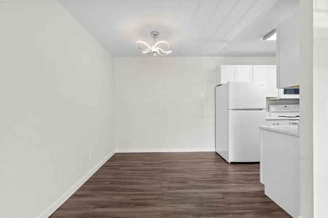 2801 Flag Avenue N 212, New Hope, MN 55427
