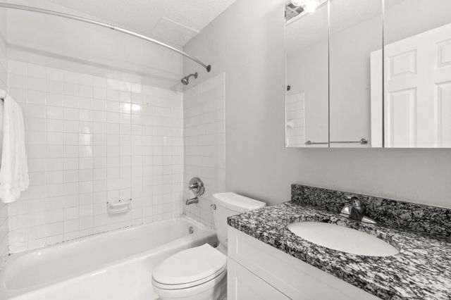 2801 Flag Avenue N 212, New Hope, MN 55427