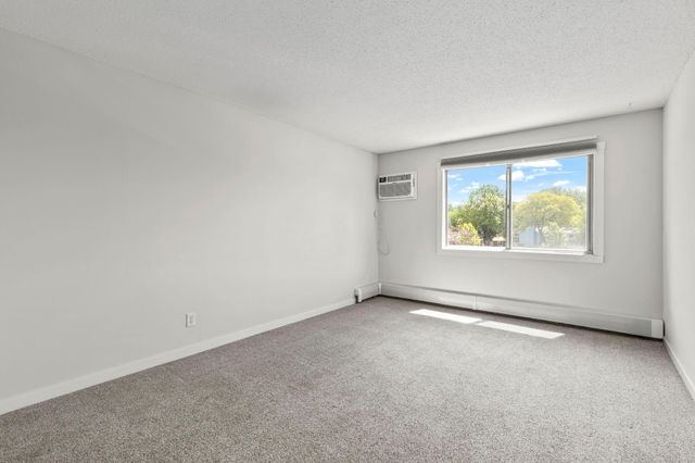 2801 Flag Avenue N 212, New Hope, MN 55427