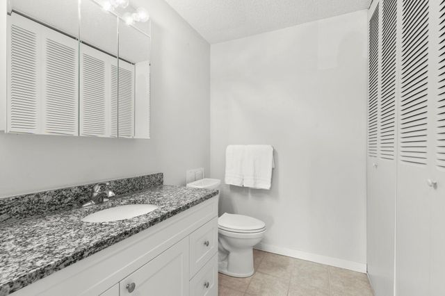 2801 Flag Avenue N 212, New Hope, MN 55427