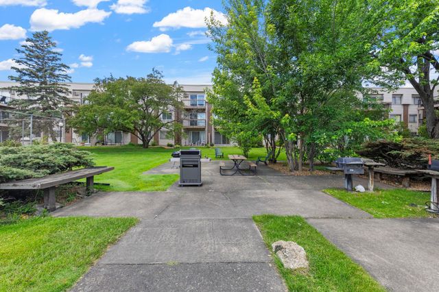 2801 Flag Avenue N 212, New Hope, MN 55427