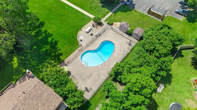 2801 Flag Avenue N 212, New Hope, MN 55427